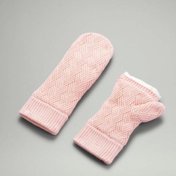 lululemon athletica Accessories - Lululemon Chevron knit mitten